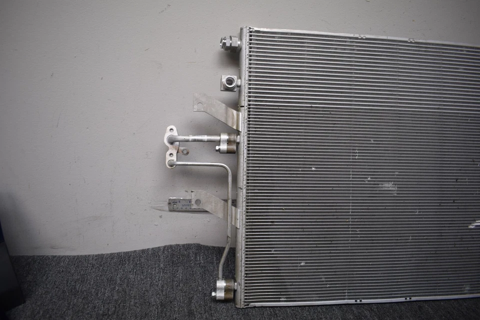 Dodge Ram 1500 2013-2017 radiador OEM de fábrica Foto 2 de 4