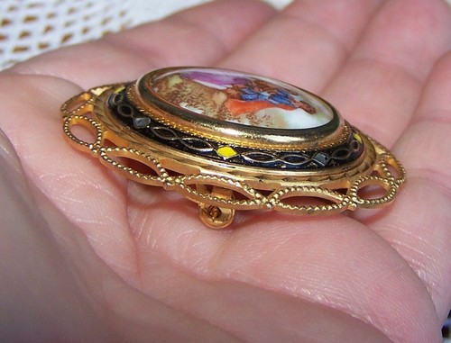 Limoges Fragonard Porcelain Brooch - Picture 6 of 6