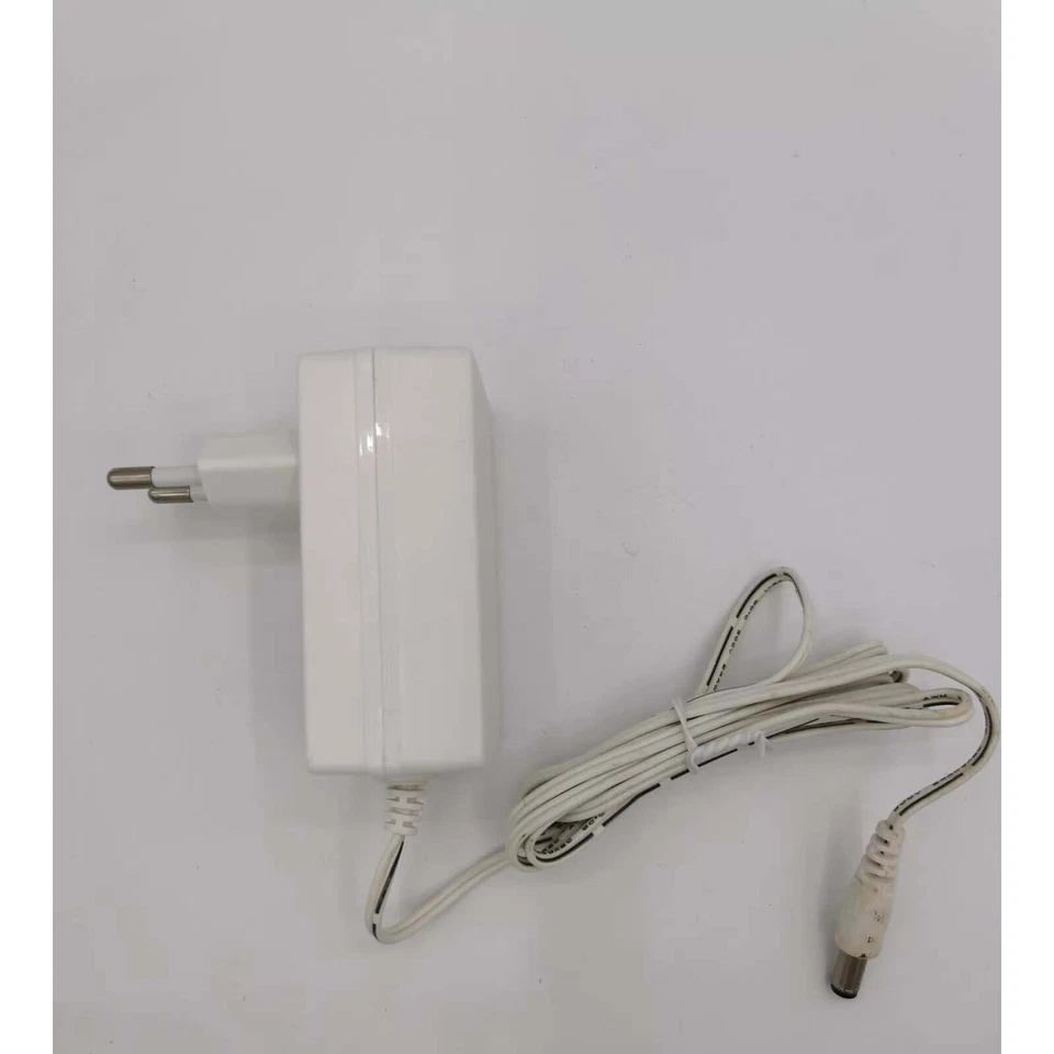 Xinspower A241-2400750E 24V 0.75A 18W 5.5x2.1mm AC Adapter Transformer - Image 3 of 3