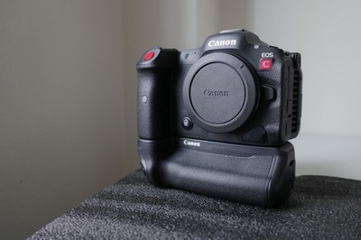 Canon EOS R5 C Mirrorless Cinema Camera with Canon BG-R10 Battery Grip + 8 Batts