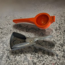1930 & 1970 Vintage Sunkist Handled Juicers In Working Order