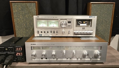 Vintage stereo set: Yamaha CR-620 receiver, JVC KD-A3 Stereo cassette deck, 220v