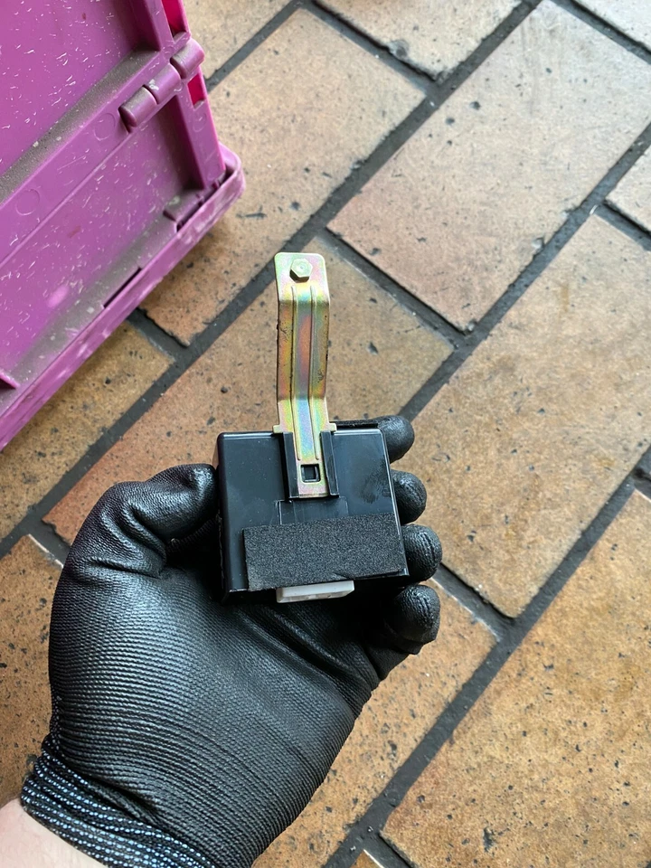 Kia Carnival II GQ Centralina Specchietto Laterale Spiegelsteuerung 0K53B667F0A - Immagine 2 di 4