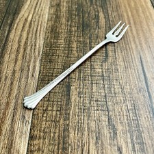 Oneida Distinction Deluxe HH Spring Glen 1 Cocktail Fork Stainless 6in