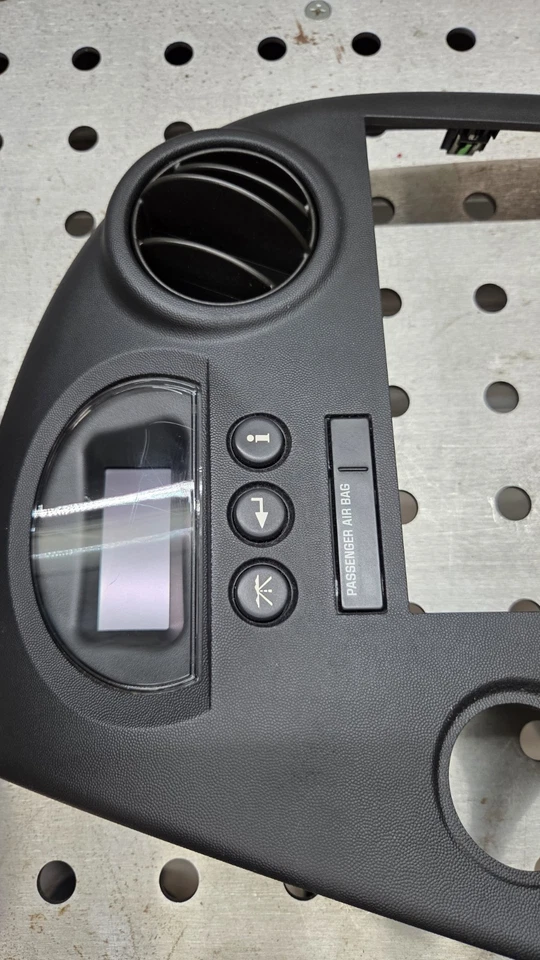 2004-2008 Pontiac Grand Prix Dash Radio Bezel Trim 3 Button 147962 miles - Image 4 of 4