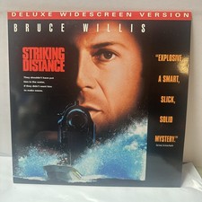 Striking Distance Laserdisc, 1994 WIDESCREEN BRUCE WILLIS SARAH JESSICA PARKER