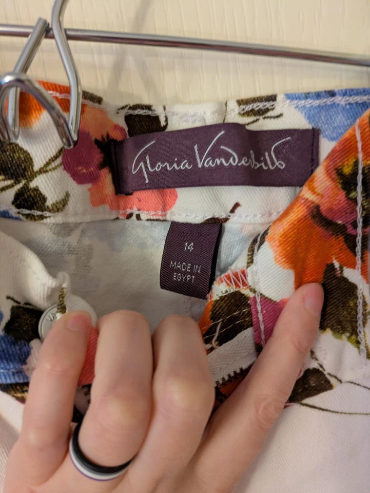 Pantalones cortos de jean florales para mujer Gloria Vanderbilt Amanda 14 Foto 2 de 2