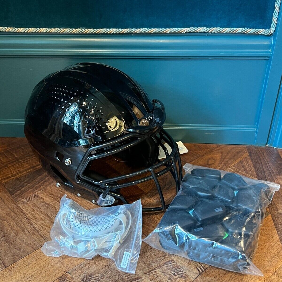 VICIS ZERO2 Football Helmet - Youth S/M - Black