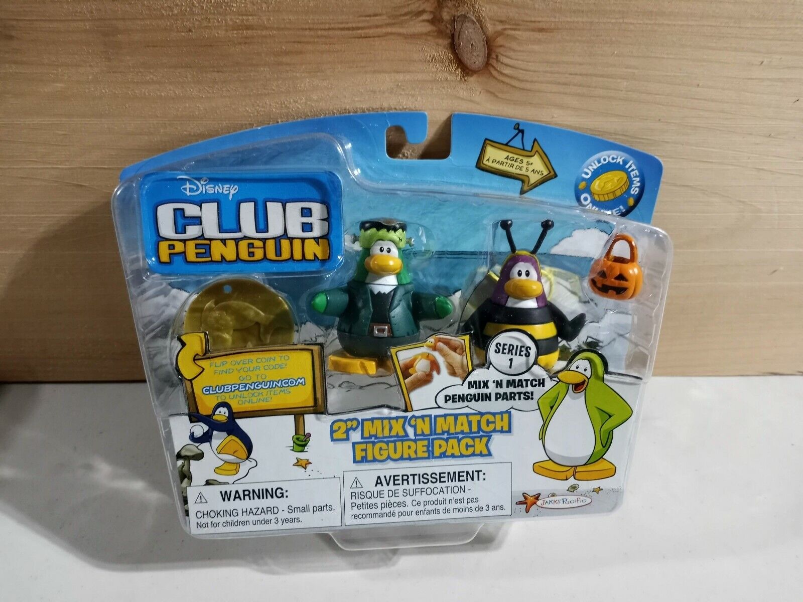 Club Penguin - Trading Card Box : : Toys