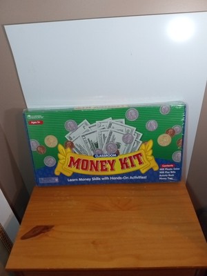 Learning Resources Classroom Money Kit  LER 0106 Learn how to handle money