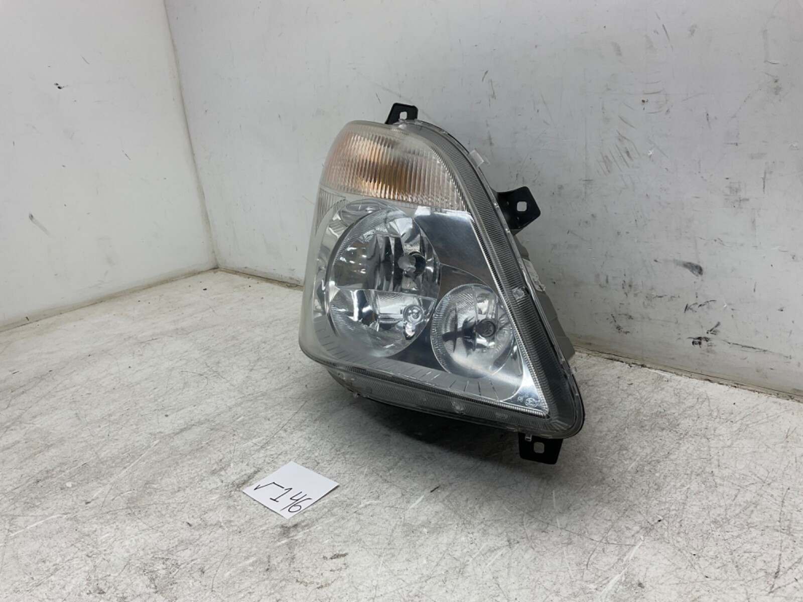 Mercedes-Benz SPRINTER 906 Front Right Headlamp Unit A9068201661  