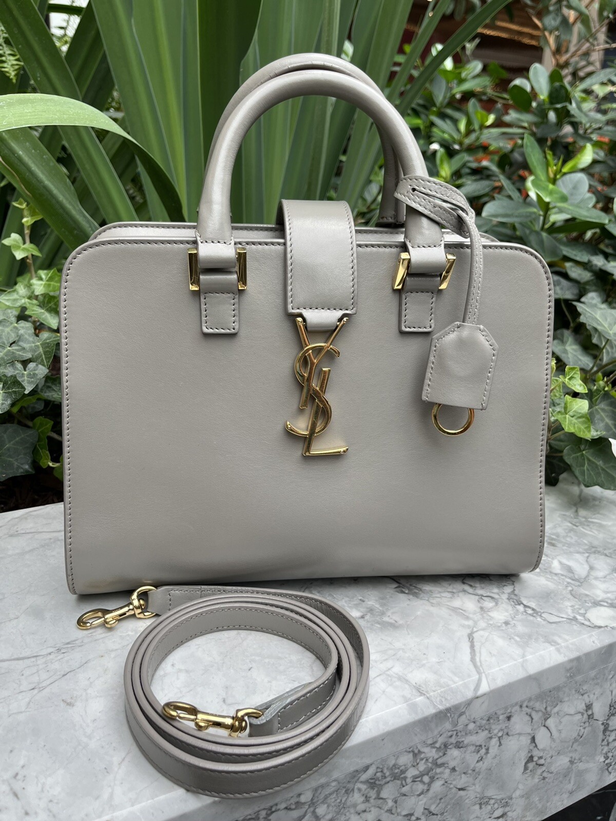 Borsa a tracolla Saint Laurent Monogram piccola con cerniera grigia