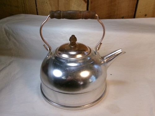 Vintage Copper Colored Aluminum Tea Kettle ~ Made in Hong Kong - Picture 3 of 9