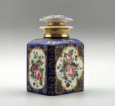 Beautiful Early 19th-Century Porcelain Tea Caddy with Flowers & Gilt Scrolls