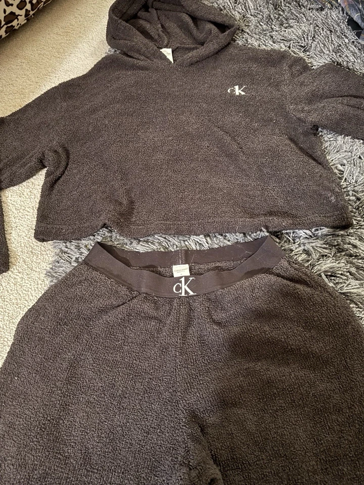 Calvin Klein “Oso de peluche” Conjunto de ropa de salón informal difusa 2 piezas mediano Foto 4 de 4