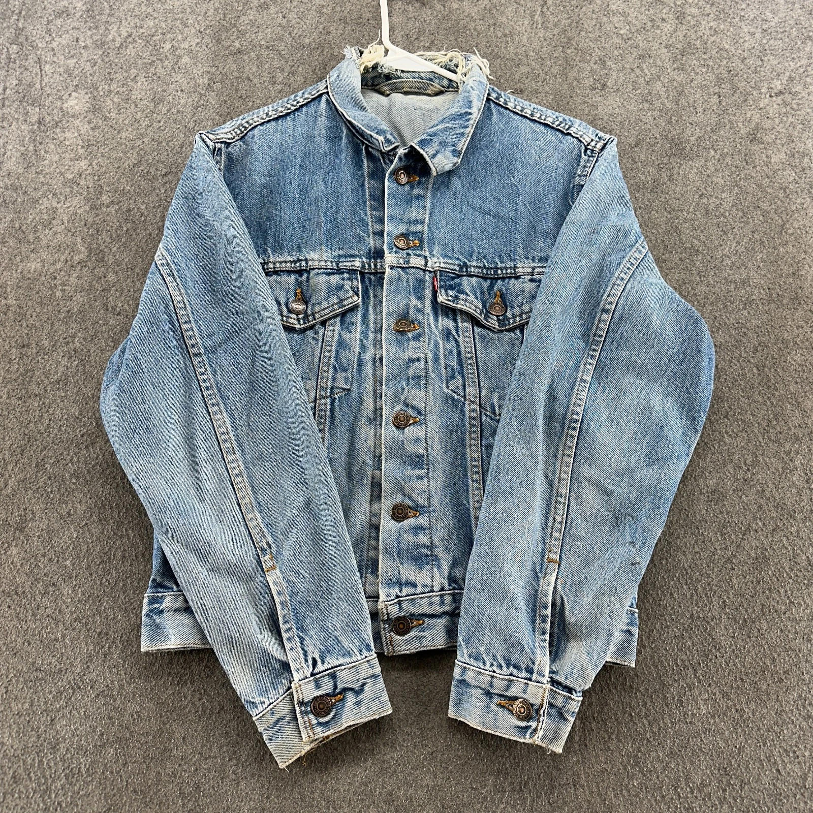 VINTAGE Levis Jacket Mens 36 Blue Light Wash Denim Trucker Coat USA 90s