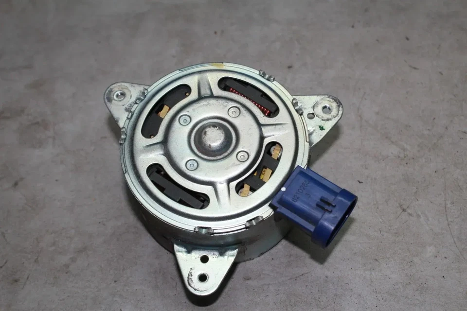 Lüftermotor für Kühlerlüfter Lüfter Renault Clio IV 1.5 dCi Bj14 - Bild 2 von 3