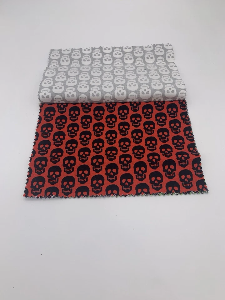 ROBERT KAUFMAN De colección. Tela “Bad To The Bone” Halloween Gótico Punk Foto 2 de 4