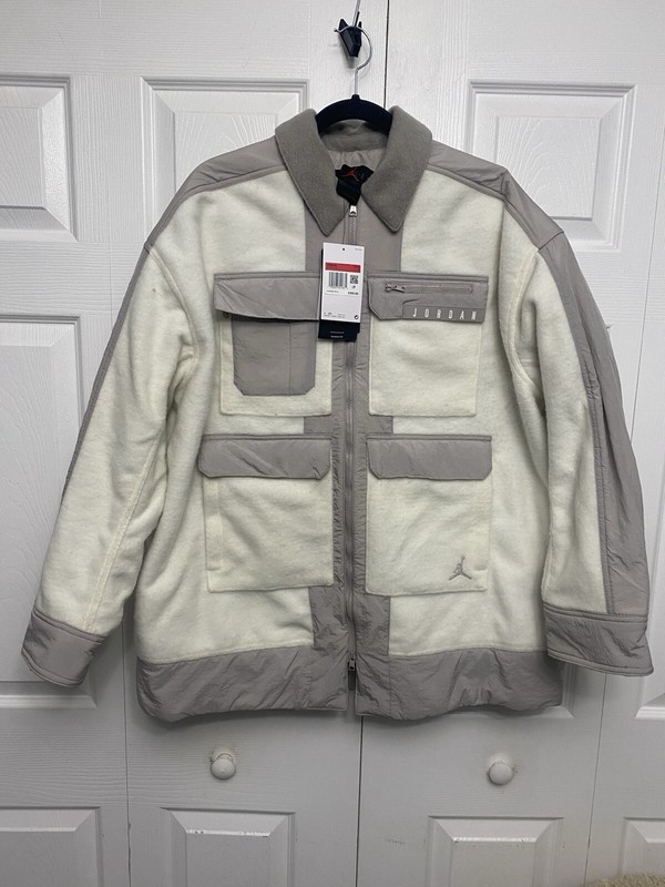 Jordan Jackets & Coats Cozy Girl Womans Jacket  Size L Dj2723-121 Msrp $300 NEW