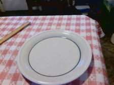 DACHI LIGHT BEIGE WITH GREEN INSIDE TRIM 7 1/4" PLATE