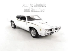 1969 Pontiac GTO "The Judge" 1/24 Scale Diecast Metal Model by Welly - WHITE