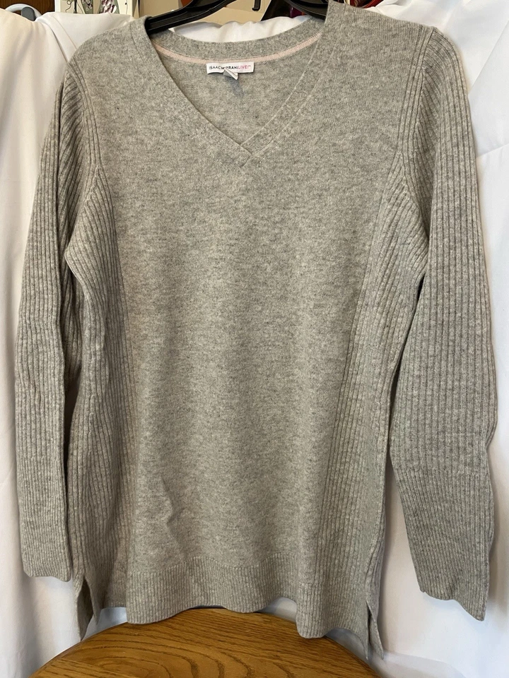 Suéter Isaac Mizrahi Cuello en V Cachemira Talla Pequeña Gris Foto 2 de 4