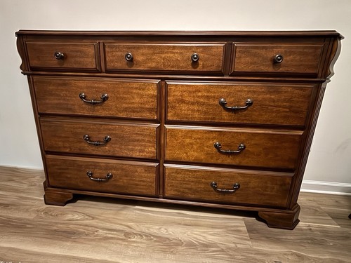 Wyatt by Ashley Furniture 3-Piece Bedroom Set Queen Bed Night Stand Dresser
