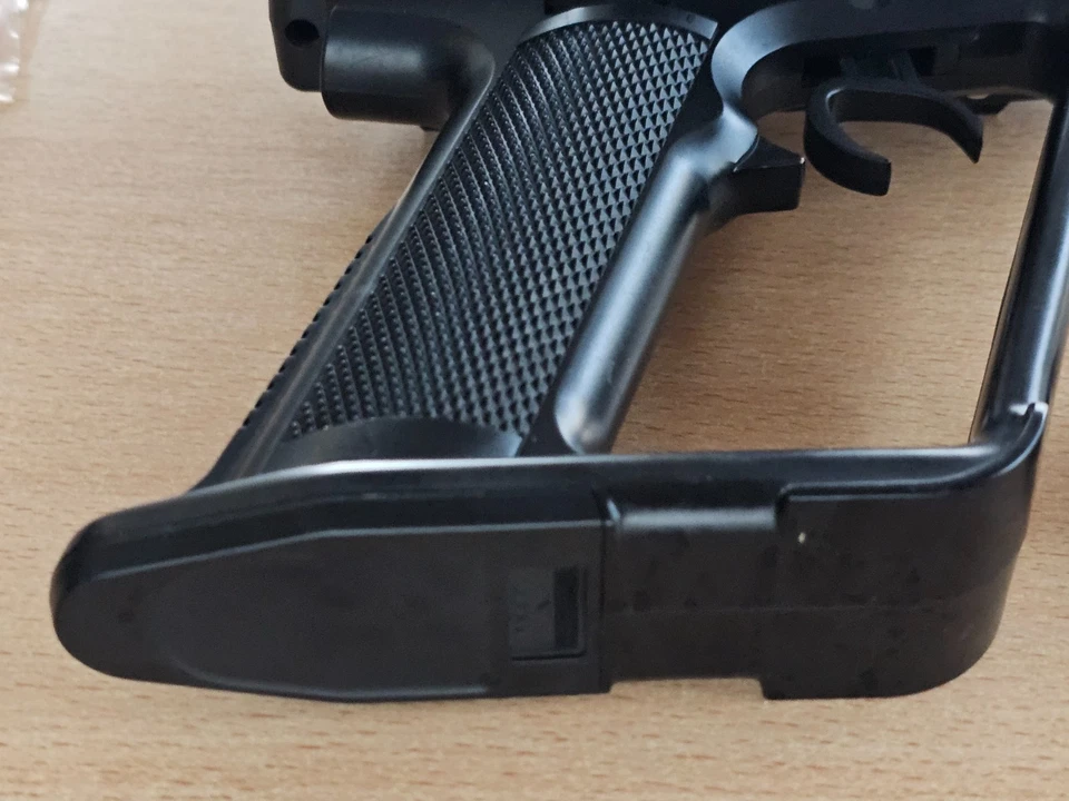 FUTABA Megatech Junior FP-T2PBK 40MHz Transmitter & FP-R122JE Receiver - Image 2 of 4