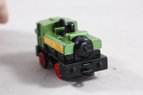 VINTAGE,"LNER," LOCOMOTIVE No. 1013, (Green, 2.50") Clean and Pre-Owned (c) 1976 - Picture 2 of 10