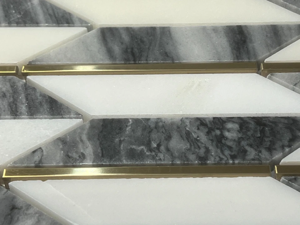 S20 Carrara White/Grey/Gold Marble Arrow Mosaic Tile Kitchen Bathroom, 7 sheets - Image 3 of 4