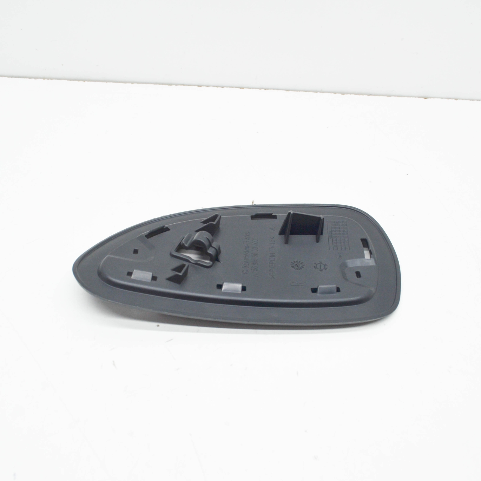 NEW MB GLA X156 FRONT BUMPER RIGHT SIDE TRIM INNER HOLDER 