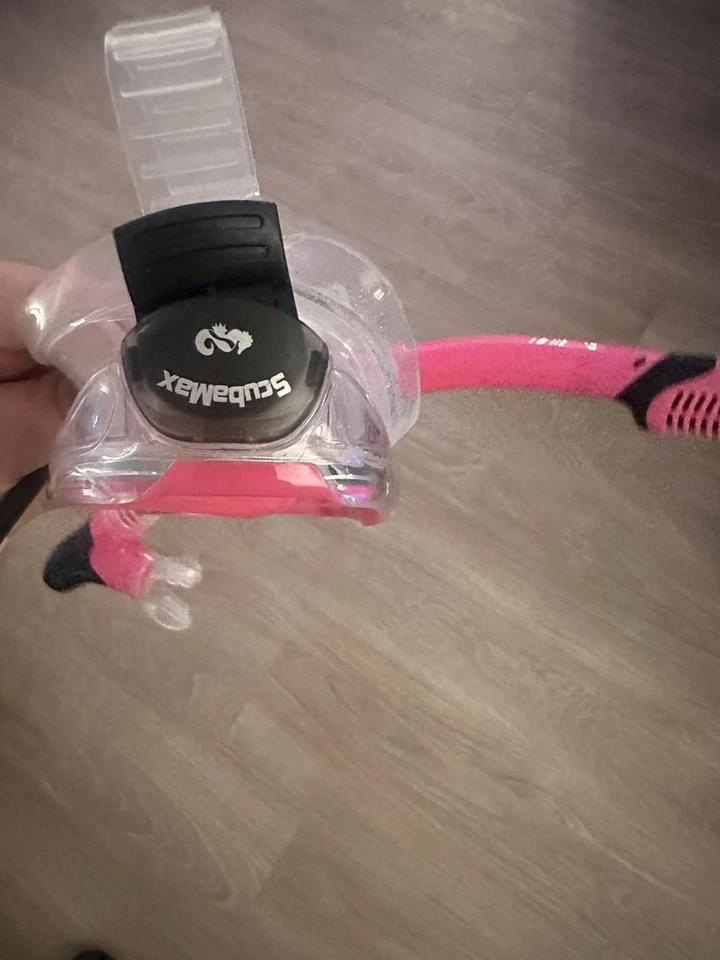 Mascarilla de buceo y snorkel para mujer Scuba Max máscara facial completa antiniebla Foto 4 de 4