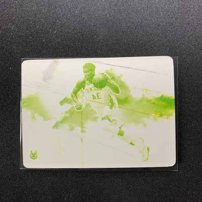 GIANNIS ANTETOKOUNMPO 2021-22 SPECTRA COLOR BLAST 1/1 Yellow Printing Plate