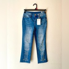 NWT DG2 by Diane Gilman Signature Classic Stretch Jean Capri Embellished Size 28