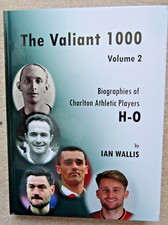 CHARLTON ATHLETIC BOOK THE VALIANT 1000 VOLUME 2  H - O IAN WALLIS