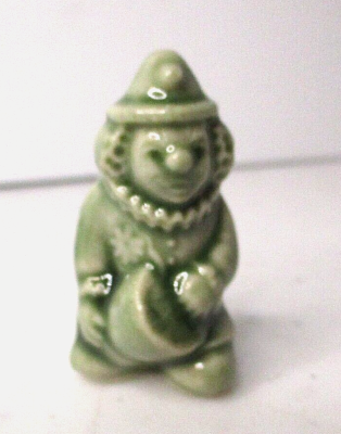 Red Rose Tea Figurine Wade England Clown with Drum Miniature Figurine Green  | eBay