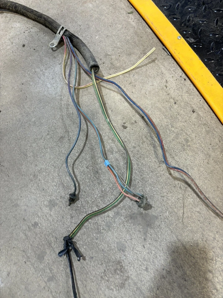 Luz trasera Chevrolet GMC Suburban 1981 82 1983 85 1986 luz trasera arnés de cables OE Foto 4 de 4