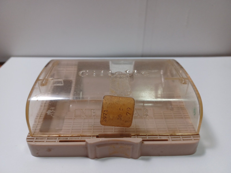 Vintage Gillette Razor Plastic Storage Tan Box JB7F