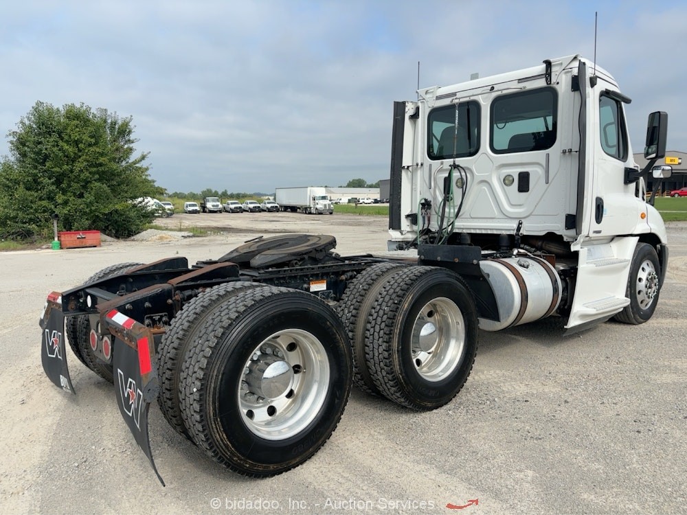 2016 Freightliner Cascadia T/A Daycab Semi Truck Tractor DD13 A/T A/R bidadoo