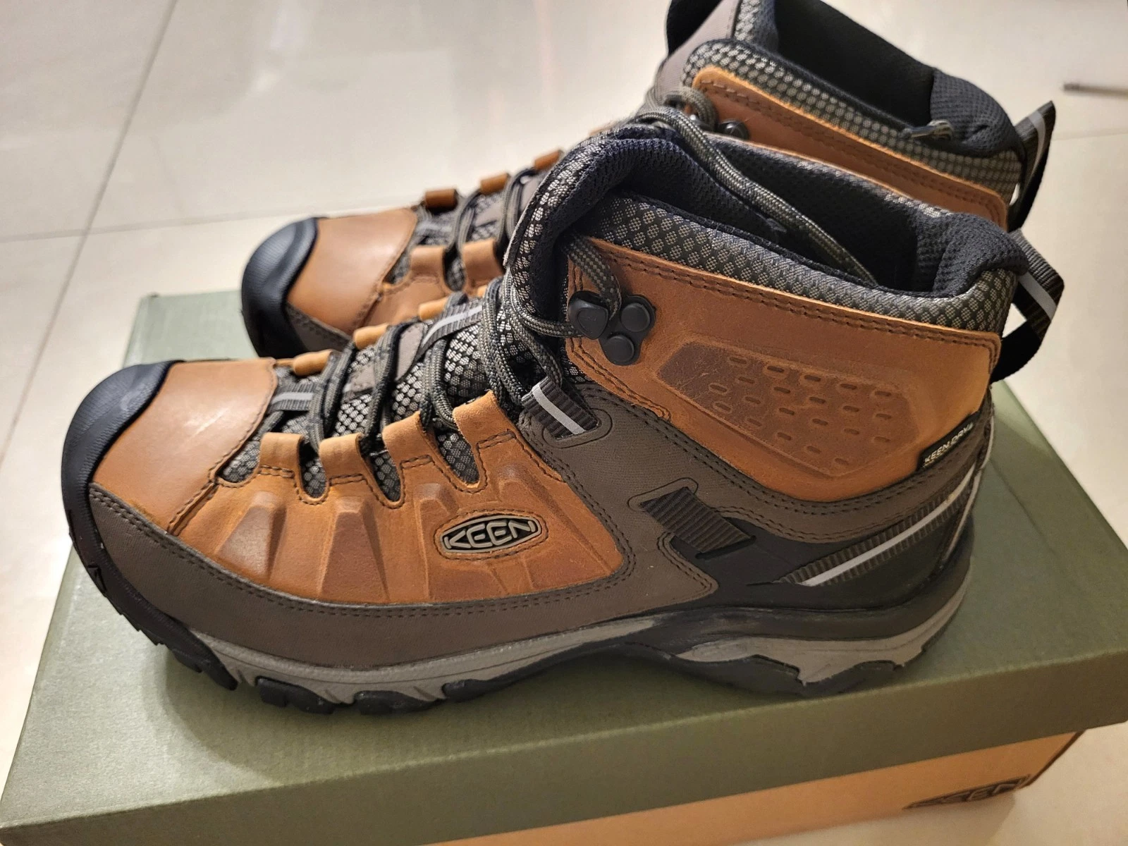 Keen Hiking Boots For Men
Opens in a new window or tab