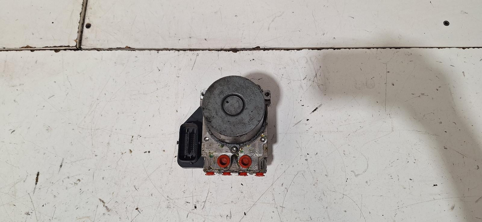 Lexus RX350 ABS Module 2GR-FE GGL15 12/2008-08/2015 - thumbnail 2