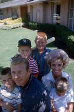 New York Yankees Mickey Mantle and family pose for a picture circa- Old Photo 1