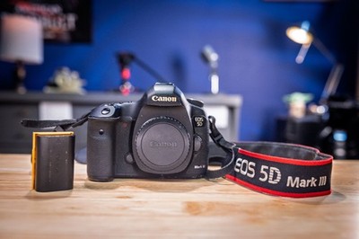 Canon EOS 5D Mark III (PERFECT WORKING CONDITION)