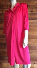 VINTAGE VANITY FAIR DARK PINK SIZE MEDIUM PEIGNOIR or ROBE   #15153