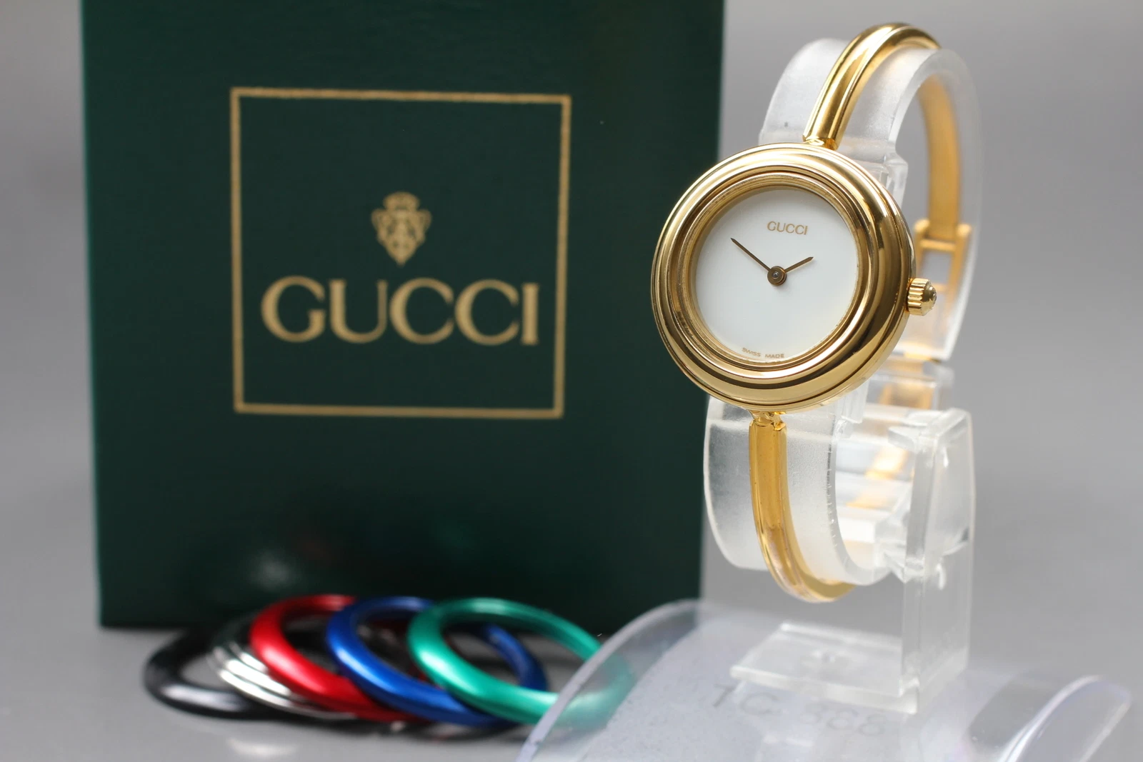 Montre vintage [COMME NEUVE] GUCCI 11/12.2 lunette changeante 6 couleurs femme Qz du JAPON