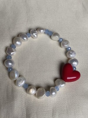 Handgefertigtes Süßwasser Perle Armband mit Porzellan Herz lesen Charm