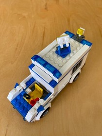 LEGO City 7286 Prisoner Transport Van partially Built + Acc Manual No Minifigs