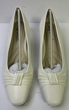 Easy Street Womens Waive White Square Toe Pumps Low Heel Size 7M New