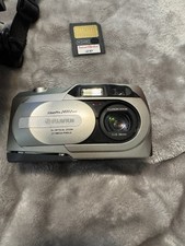 FUJIFILM FinePix 2400Zoom 2.1 MP Digital Camera W/ 64 MB SmartMedia Card READ