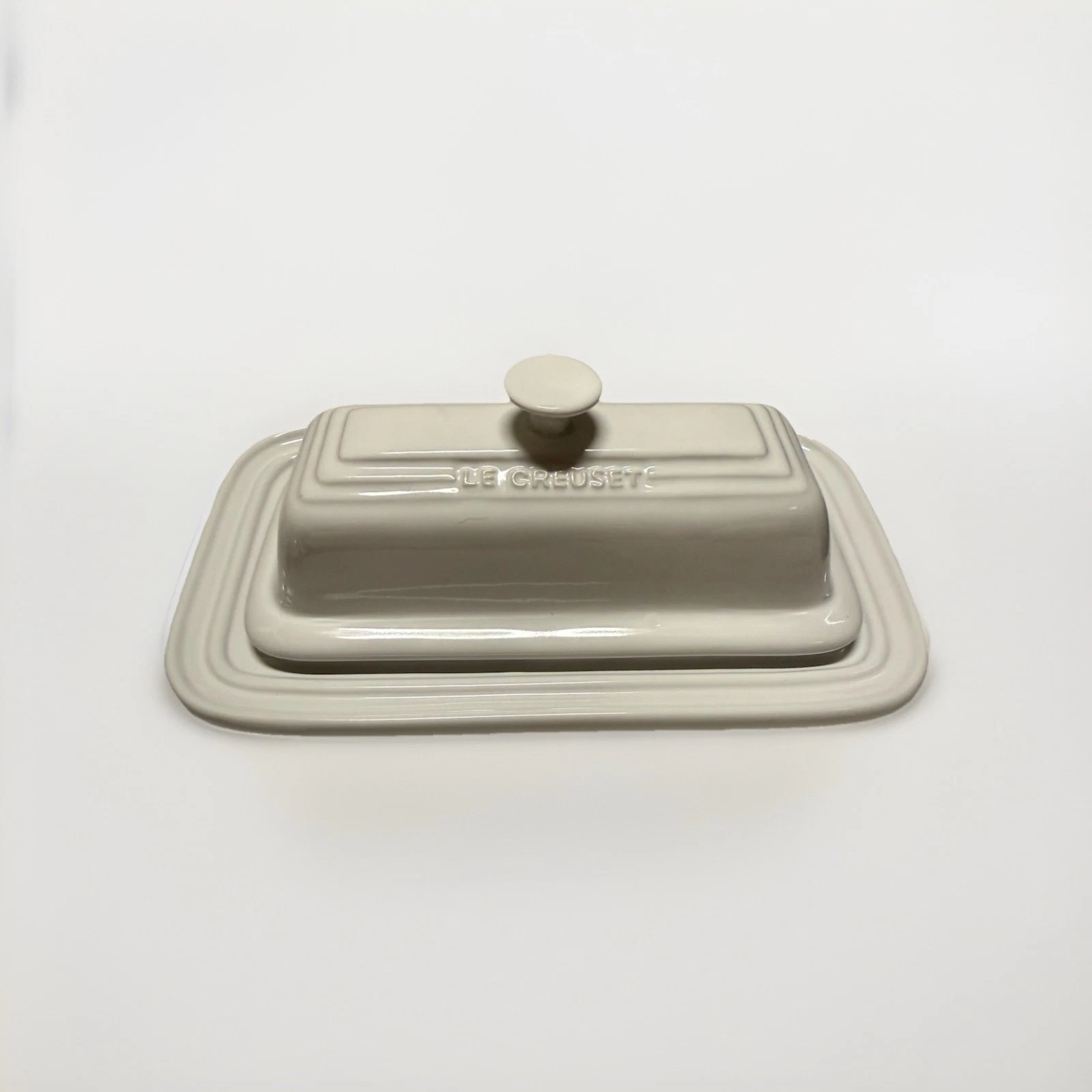Le Creuset Stoneware 1/4 Lb Stick Butter Dish With Knob Lid Cotton White